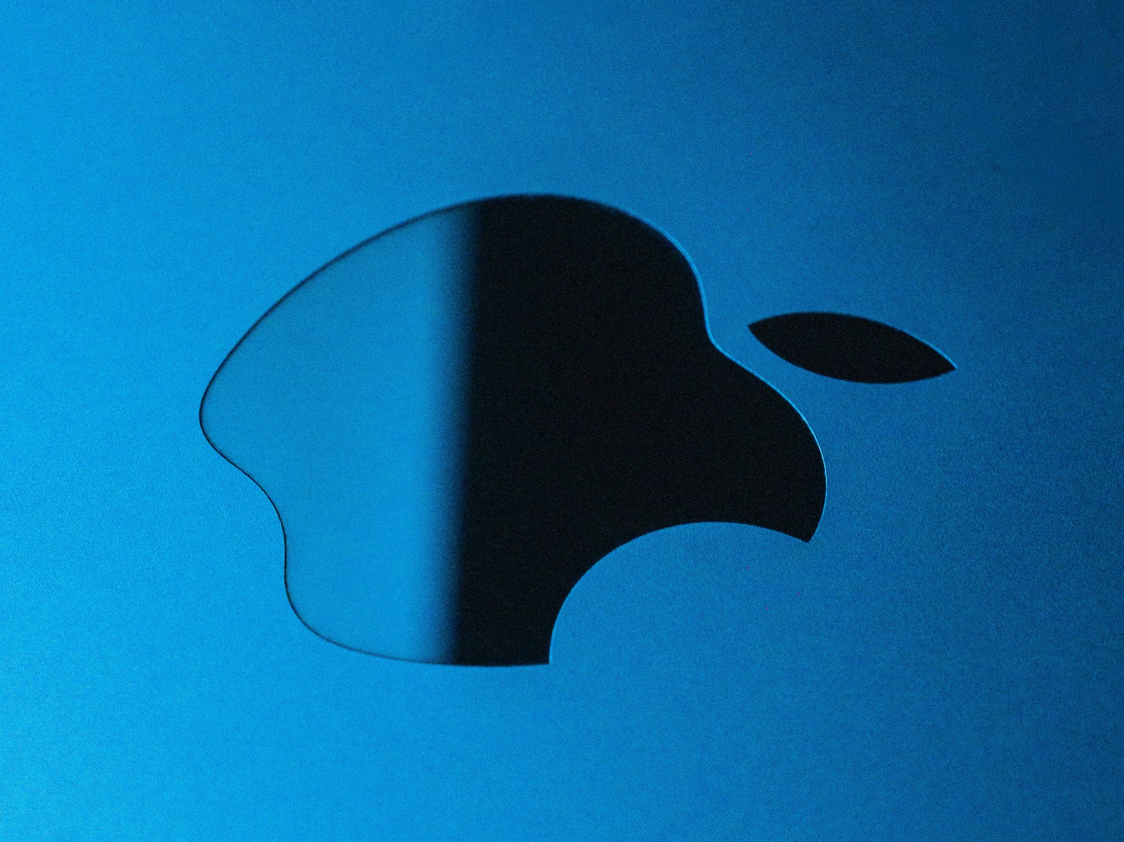 Apple loses key AI leader to Meta