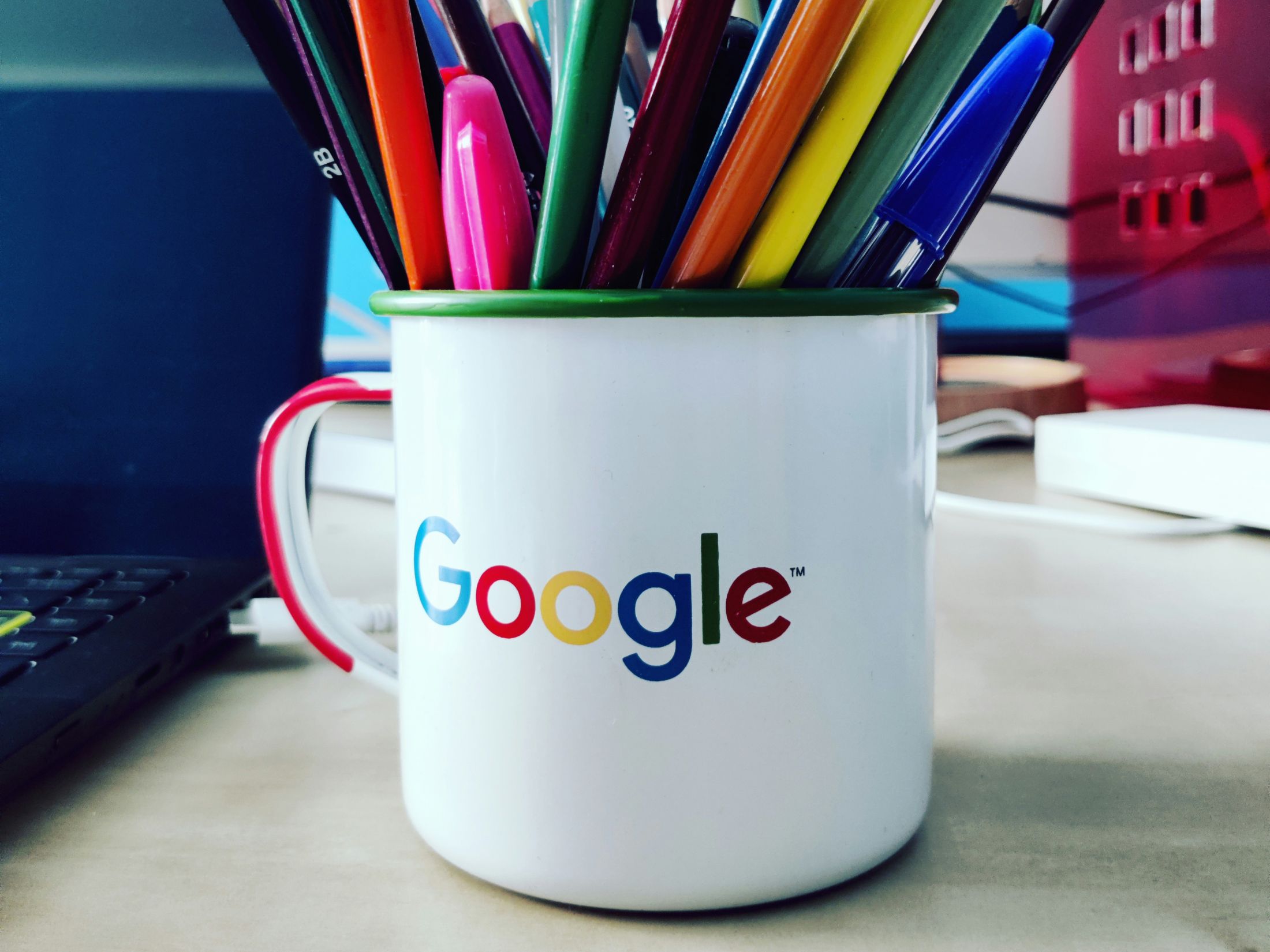 Gemini Enterprise: Google aims to put an AI agent on every desk